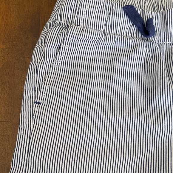 H&M Shorts - Picture 3 of 6